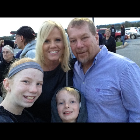 Meet your Posher, Deanna - Picture 1 of 2